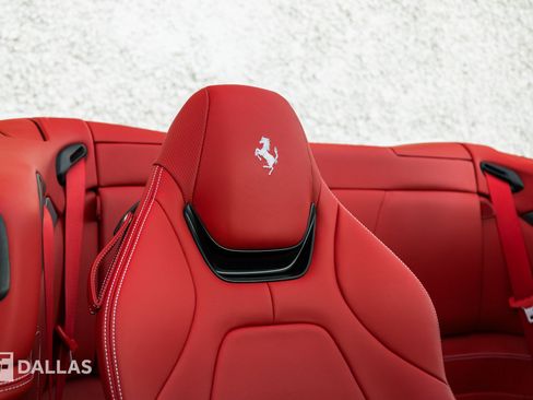 Used 2019 Ferrari Portofino RWD image 35