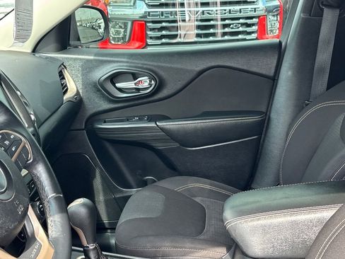 Used 2017 Jeep Cherokee Latitude image 10