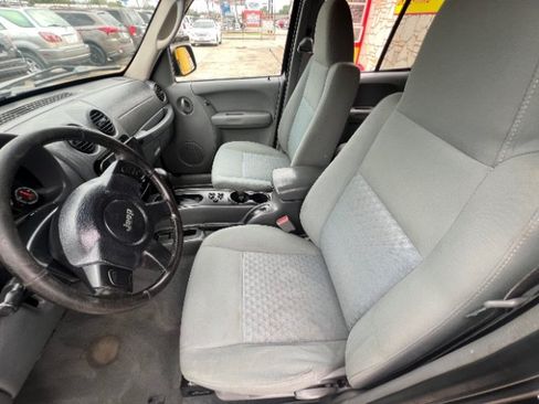 Used 2006 Jeep Liberty Sport RWD image 10