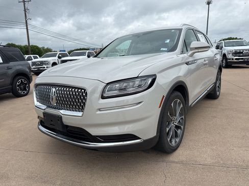 Used 2023 Lincoln Nautilus Reserve w/ Luxury Package AWD/4WD image 3