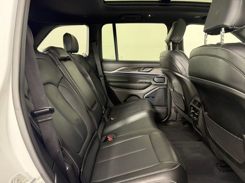 Used 2023 Jeep Grand Cherokee Overland image 14