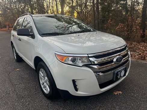 Used 2011 Ford Edge SE image 2