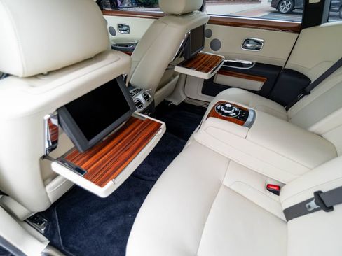 Used 2013 Rolls-Royce Ghost RWD image 29