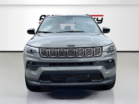 Used 2023 Jeep Compass Limited image 2