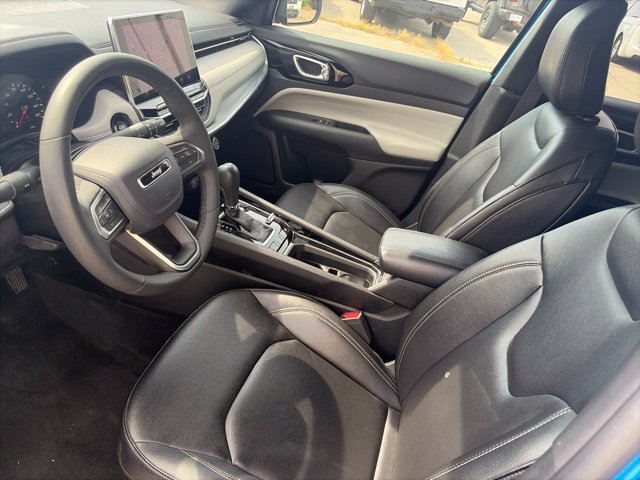 Used 2025 Jeep Compass Limited AWD/4WD image 16