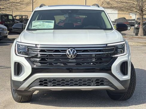New 2026 Volkswagen Atlas Peak Edition AWD/4WD image 2