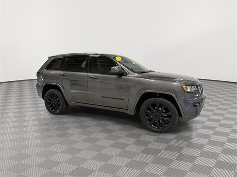 Used 2020 Jeep Grand Cherokee Altitude image 13