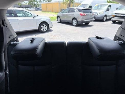 Used 2020 Nissan Pathfinder SL FWD image 12