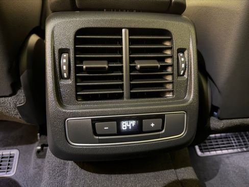 Used 2023 Audi e-tron GT Premium Plus image 22