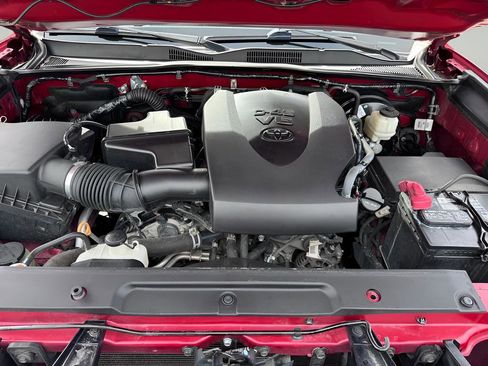 Used 2021 Toyota Tacoma SR5 image 9