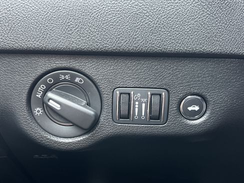 Used 2023 Dodge Charger R/T w/ Blacktop Package image 12