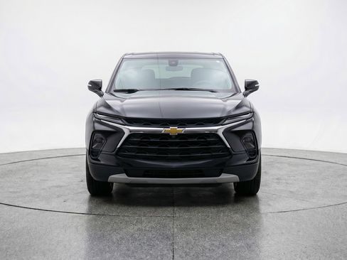 Used 2025 Chevrolet Blazer LT FWD image 2
