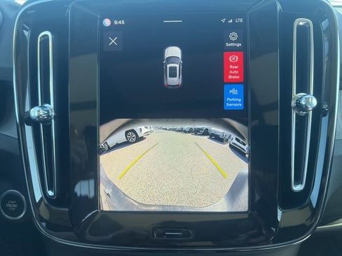 Used 2025 Volvo XC40 B5 Core image 15