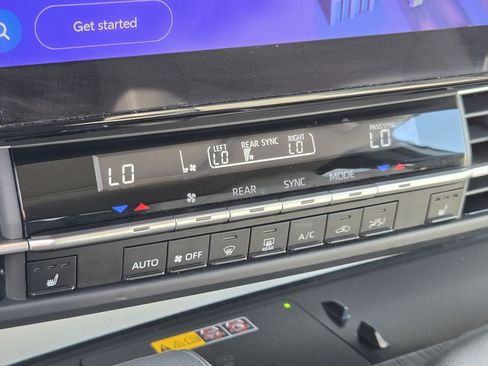 Used 2026 Toyota Sienna XLE FWD image 20