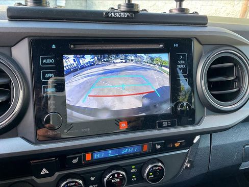 Used 2017 Toyota Tacoma TRD Off-Road image 25