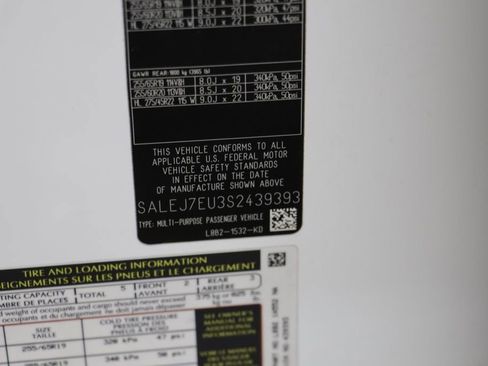 Used 2025 Land Rover Defender 110 S image 25