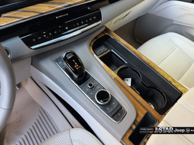 Used 2024 Cadillac Escalade ESV Sport Platinum w/ LPO, ONYX Package AWD/4WD image 23