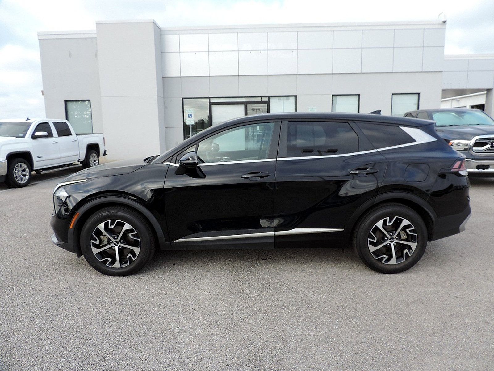 Used 2023 Kia Sportage EX FWD image 8