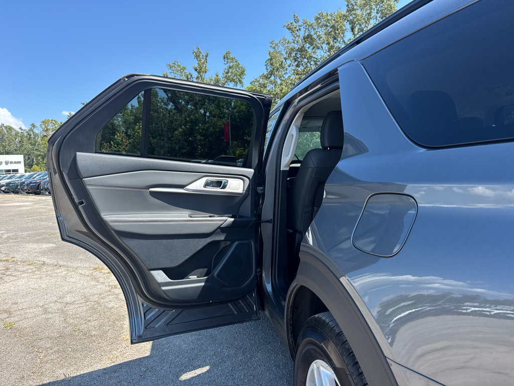 Used 2025 Ford Explorer Active w/ Active Comfort Package RWD image 19