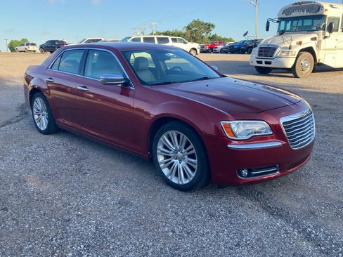 Used 2012 Chrysler 300 Limited RWD image 9