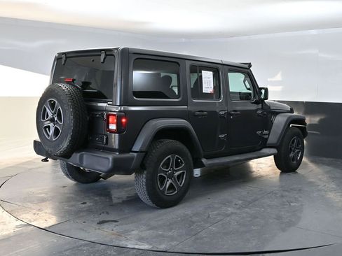 Used 2018 Jeep Wrangler Unlimited Sport S image 2