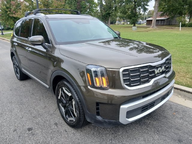 Certified 2024 Kia Telluride S w/ S Sunroof Package FWD image 8