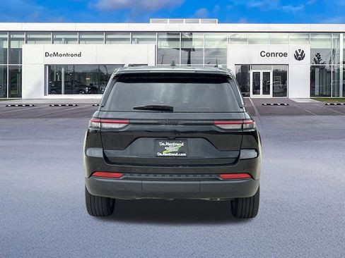 Used 2024 Jeep Grand Cherokee Altitude RWD image 6