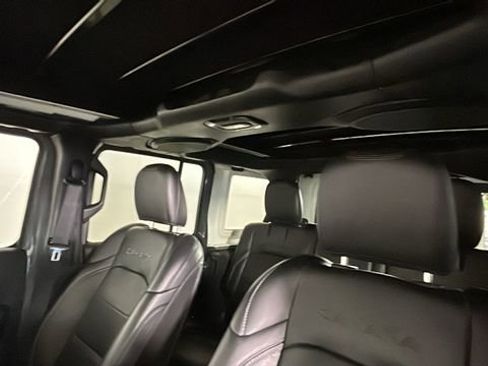 Used 2022 Jeep Wrangler Unlimited Sahara w/ Cold Weather Group AWD/4WD image 12