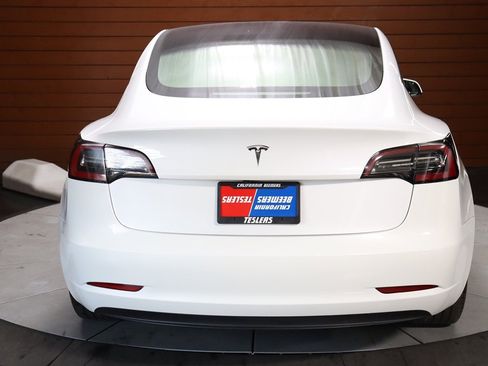 Used 2023 Tesla Model 3 Standard Range image 12