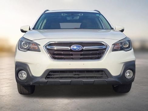 Used 2018 Subaru Outback 3.6R Touring AWD/4WD image 4