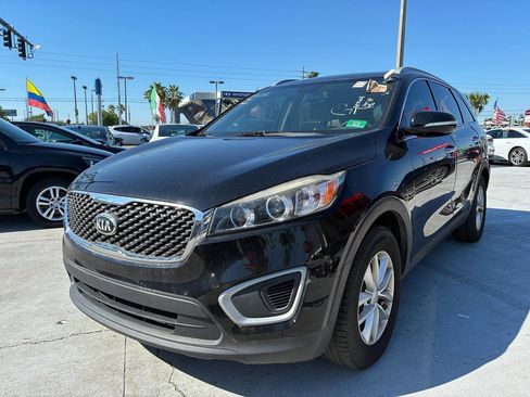 Used 2018 Kia Sorento FWD image 3