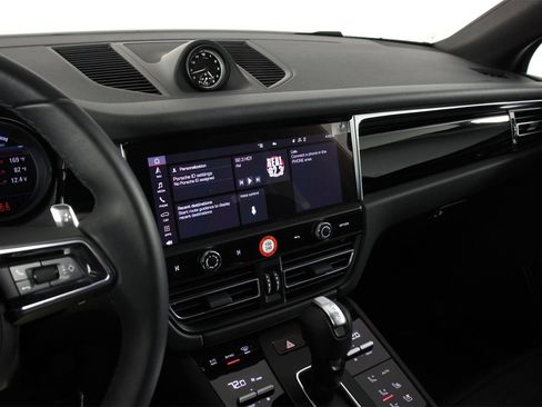 Used 2025 Porsche Macan image 13