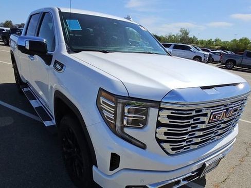 Used 2023 GMC Sierra 1500 Denali w/ Technology Package AWD/4WD image 2