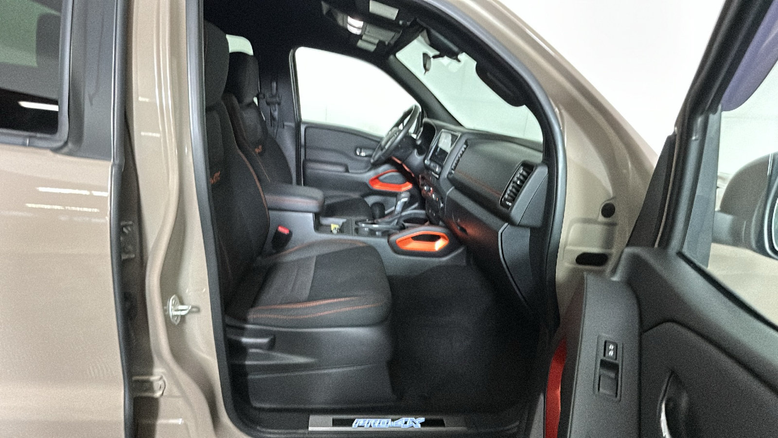 Used 2023 Nissan Frontier PRO-4X w/ Technology Package AWD/4WD image 36