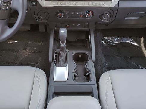 Used 2025 Nissan Frontier SV image 21