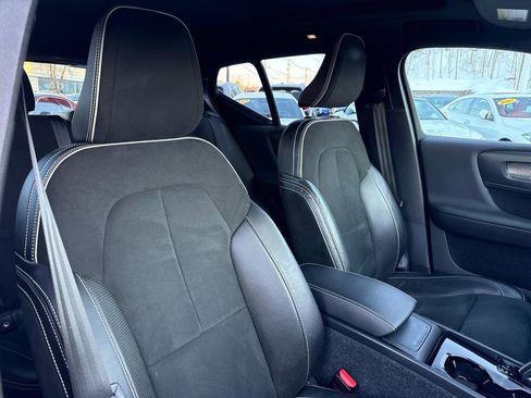 Used 2021 Volvo XC40 P8 Recharge w/ Climate Package image 35