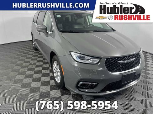 Used 2022 Chrysler Pacifica Touring-L FWD image 1