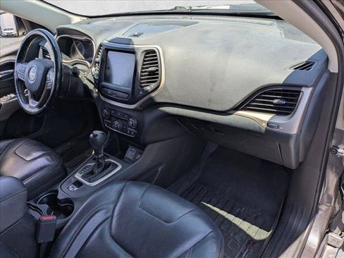 Used 2017 Jeep Cherokee Limited FWD image 18