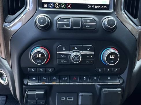 Used 2020 Chevrolet Silverado 1500 High Country w/ Technology Package RWD image 27