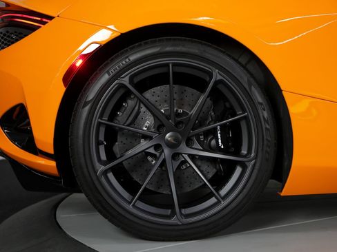 Used 2026 McLaren 750S Spider RWD image 27