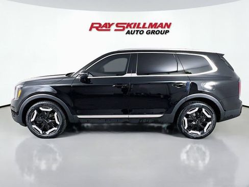 Used 2023 Kia Telluride EX w/ EX Captain's Chair Package image 4
