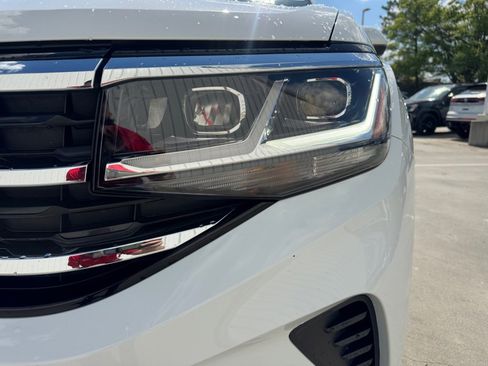 Used 2023 Volkswagen Atlas SE w/ Panoramic Sunroof Package image 30