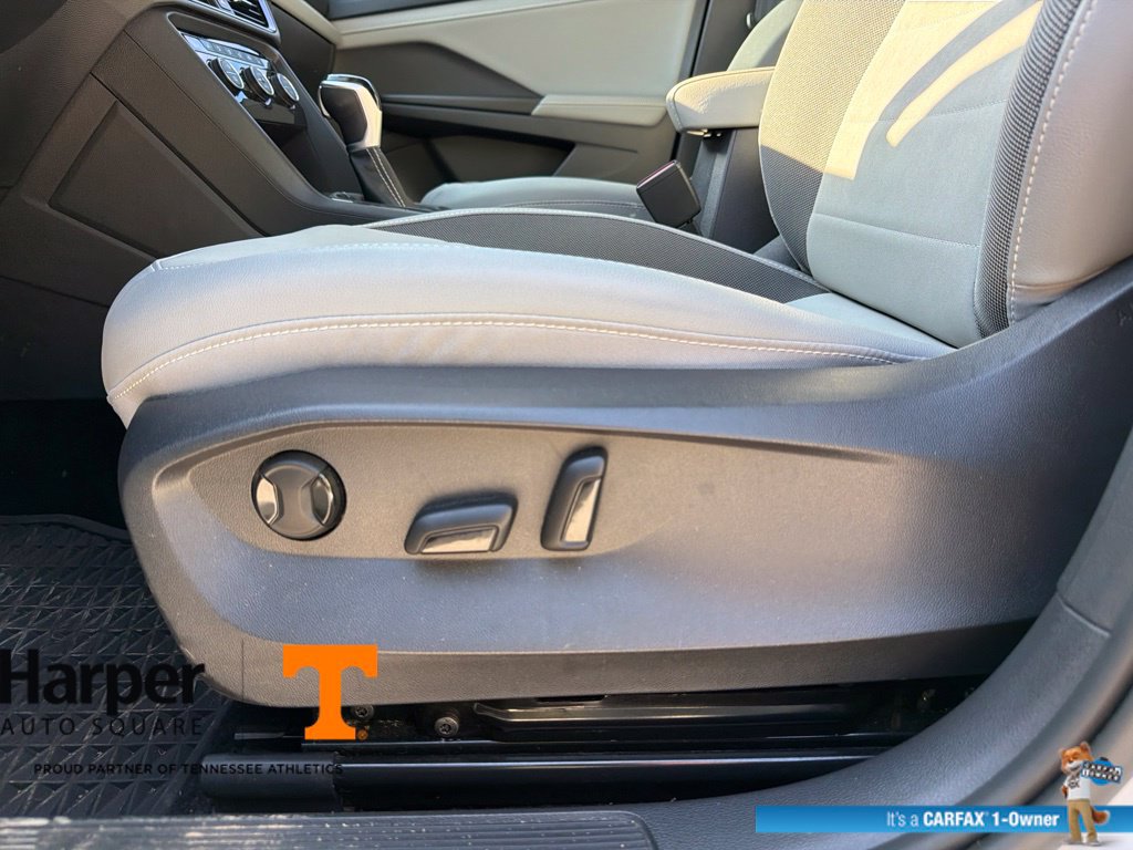 Used 2024 Volkswagen Taos SE w/ Panoramic Sunroof Package FWD image 19