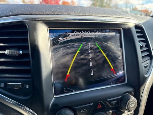 Used 2018 Jeep Grand Cherokee Limited image 34