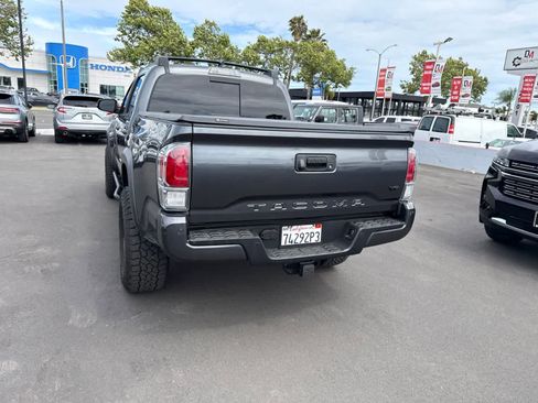 Used 2021 Toyota Tacoma TRD Off-Road w/ TRD Premium Off Road Package AWD/4WD image 15