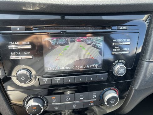 Used 2017 Nissan Rogue S AWD/4WD image 17
