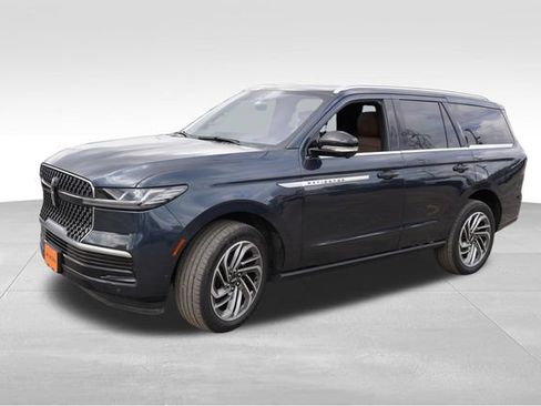 Used 2025 Lincoln Navigator Reserve AWD/4WD image 10