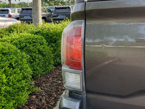 Used 2017 Toyota Tacoma TRD Sport w/ Tow Package image 22