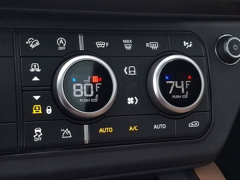 New 2026 Land Rover Defender 130 X-Dynamic SE image 12