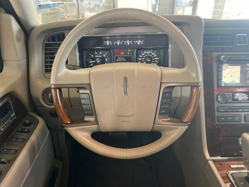 Used 2012 Lincoln Navigator 2WD image 18